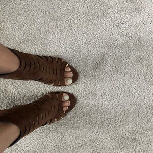 Carlos Santana Pollypeep-toe, cut-out booties
